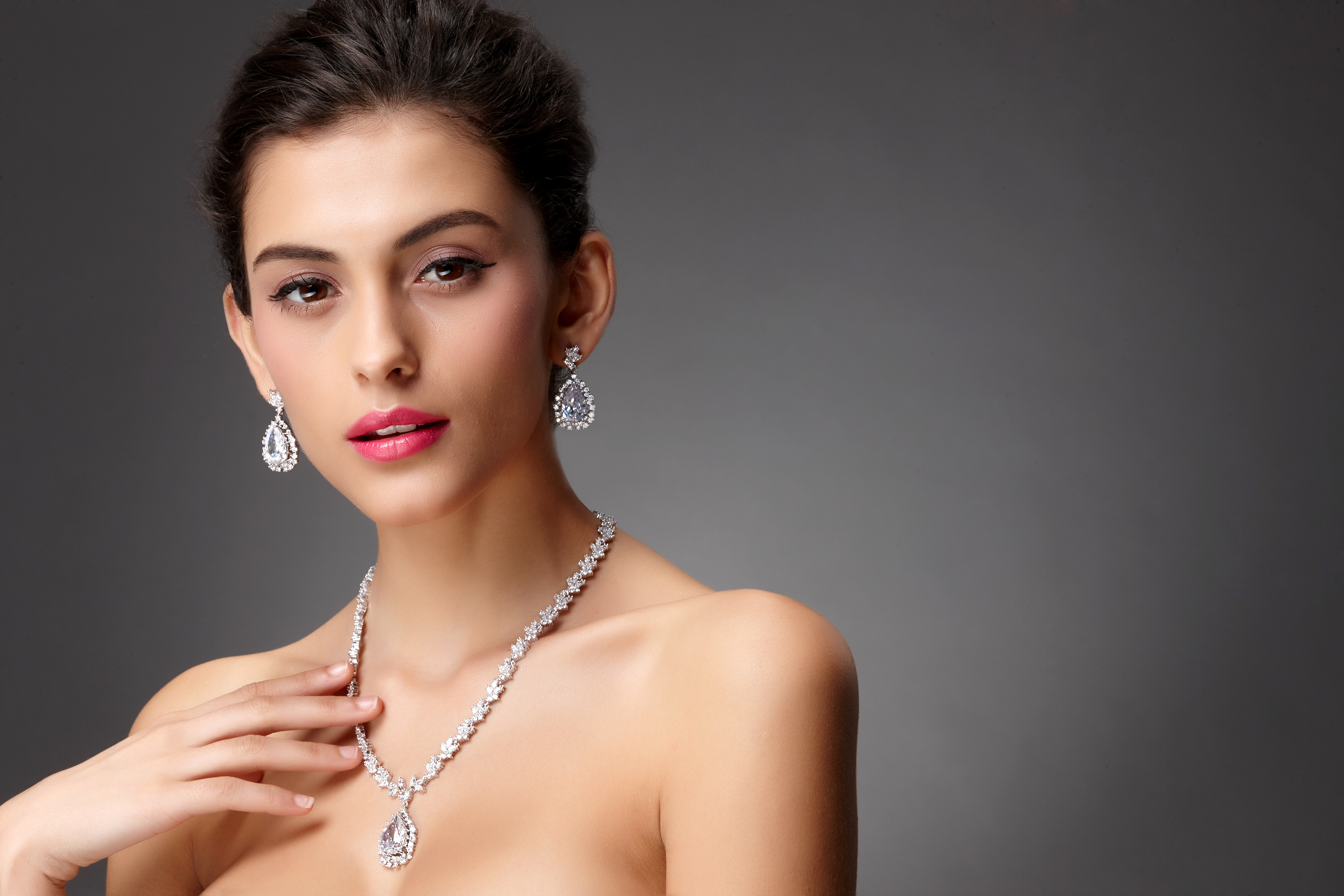 商業珠寶人像模特 光影流轉間的璀璨藝術